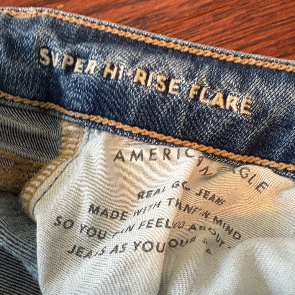 2/$25 EUC American Eagle Outfitters Light Blue Flare Jeans - Picture 3 of 5